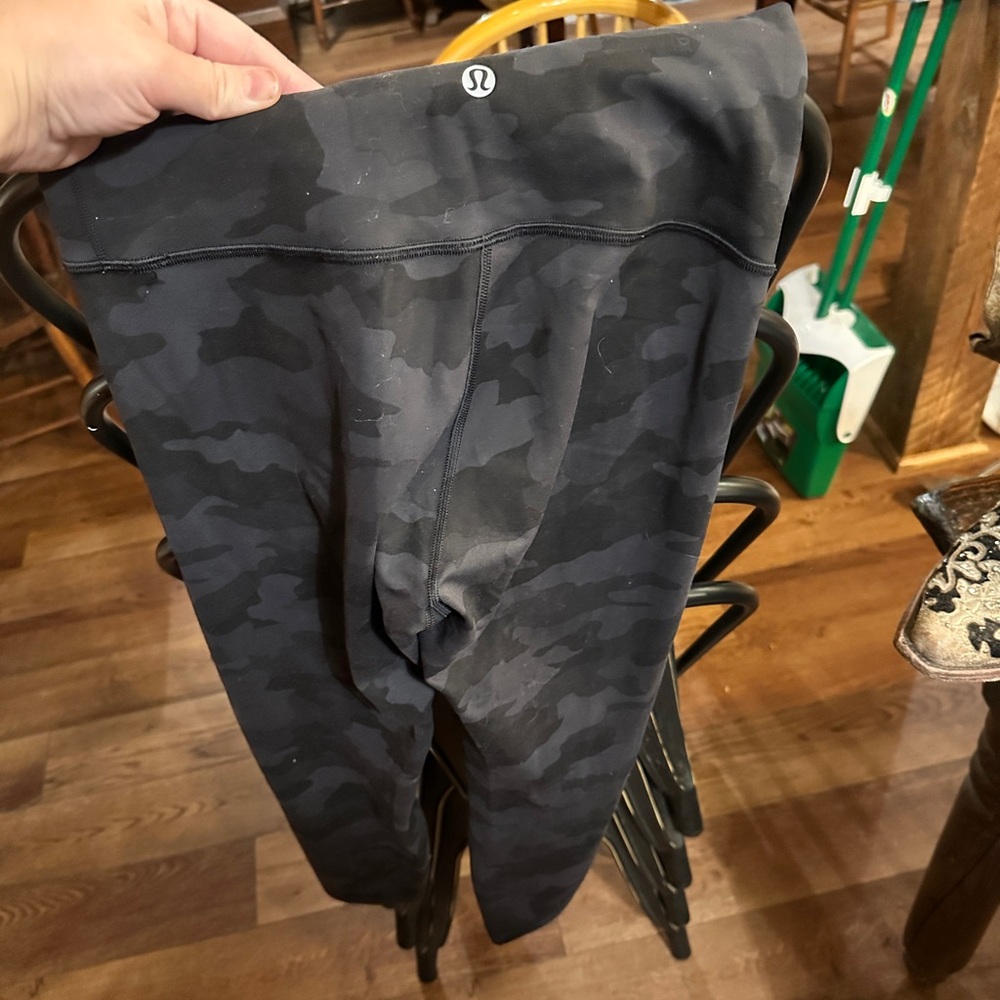 Lululemon - Picture 3 of 4